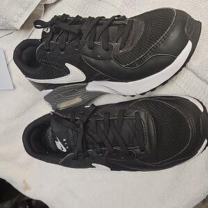 Nike Shoes Black Women's Size 7.5 Noke Air Max Laces.